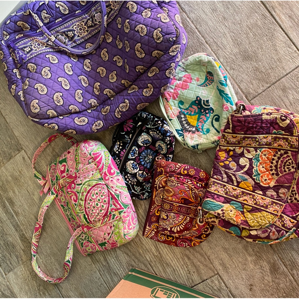 🔥🔥🔥🔥🔥🔥
Pre loved Vera Bradley 6 bag bundle (C321)
